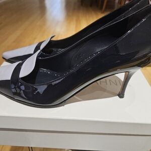 Manolo Blahnik Navy and Lpur Heels